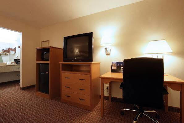 Americas Best Value Inn And Suites Десото Экстерьер фото